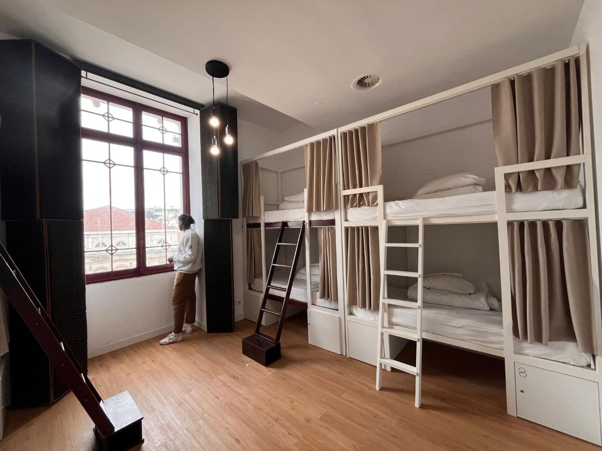 Destination Hostel *
