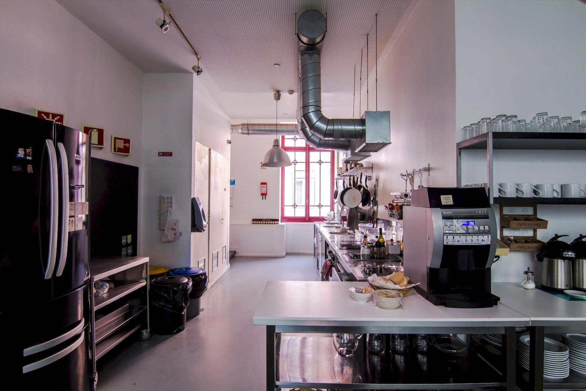 Destination Hostel *