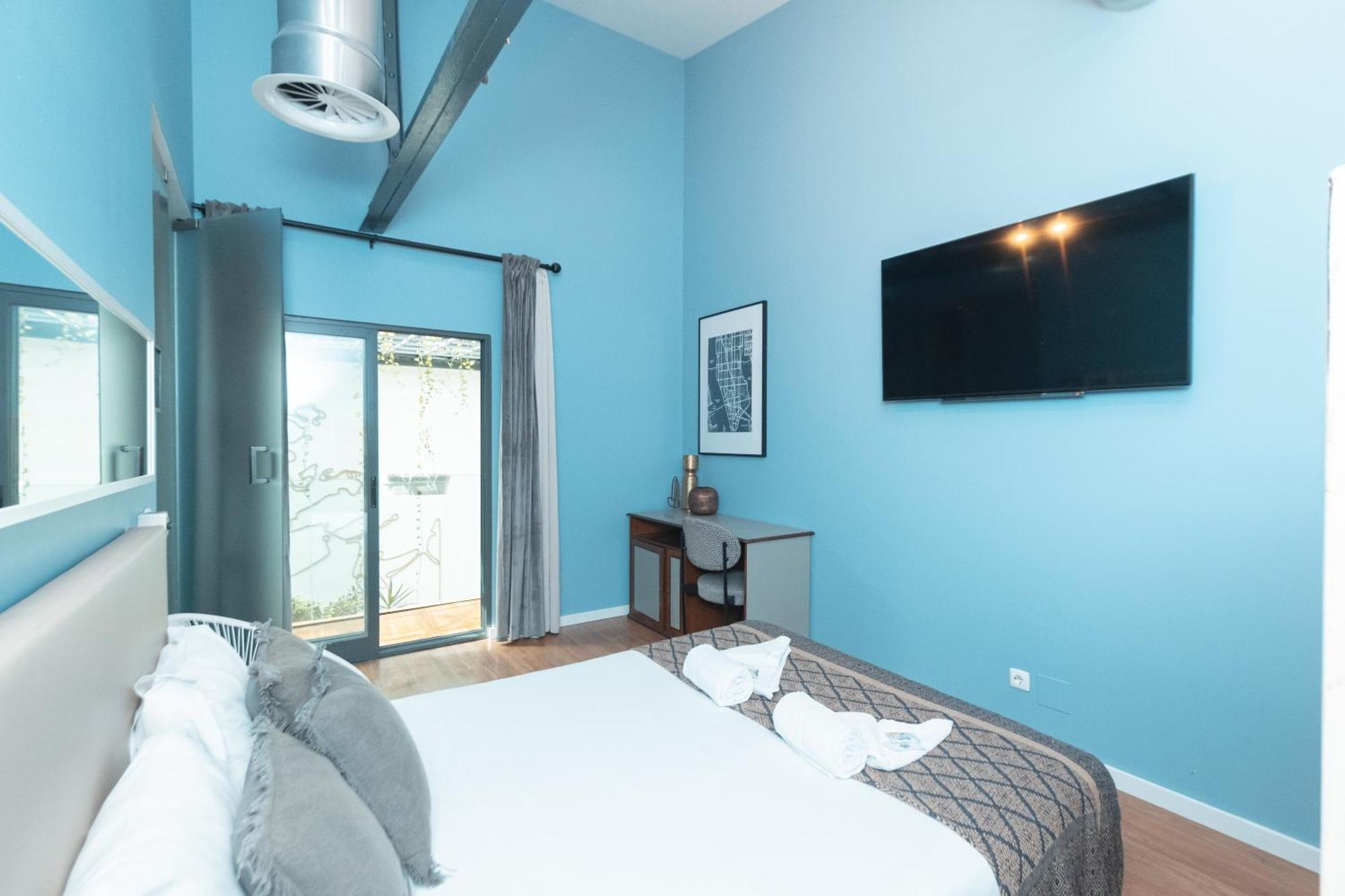 Destination Hostel *